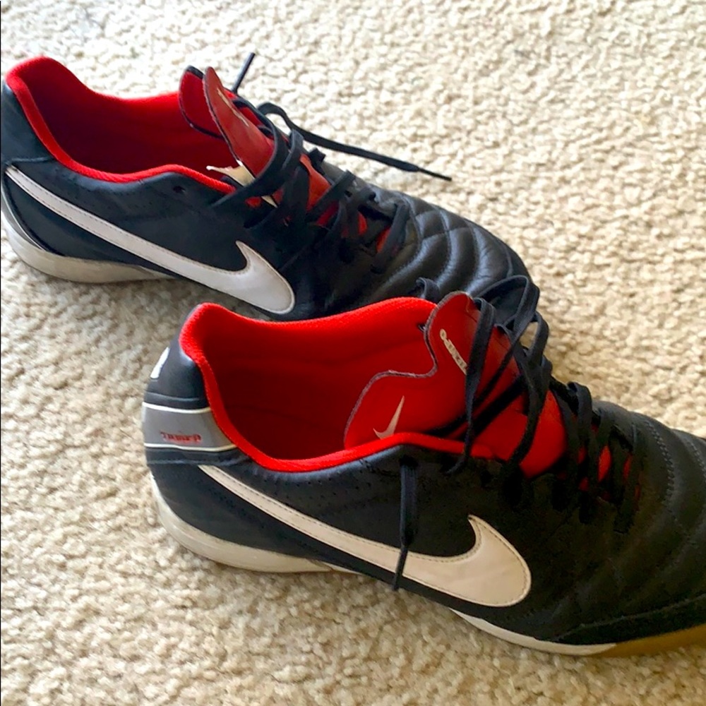 Vintage Nike shoes.